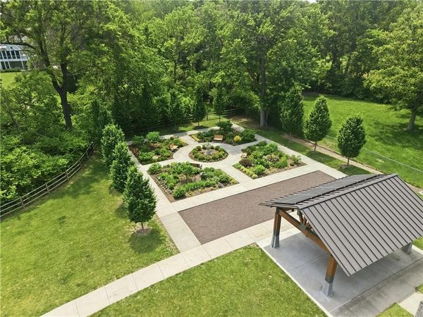 6739 Roe Avenue, Prairie Village, KS 66208