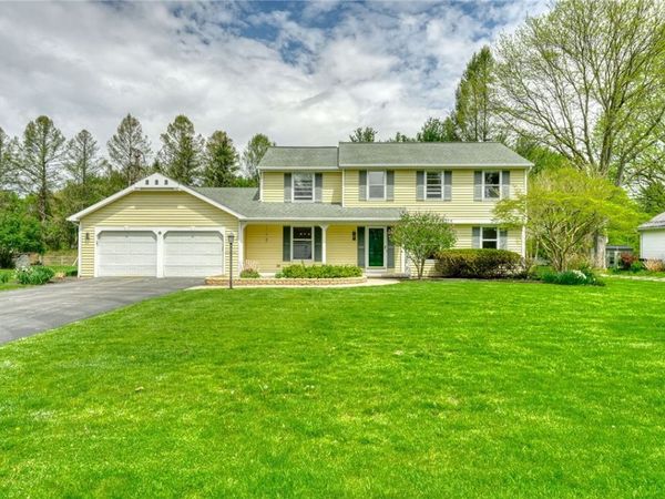 6 Hunters Pointe , Pittsford, NY 14534