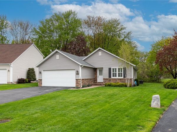 92 Olivia Circle , Rochester, NY 14626