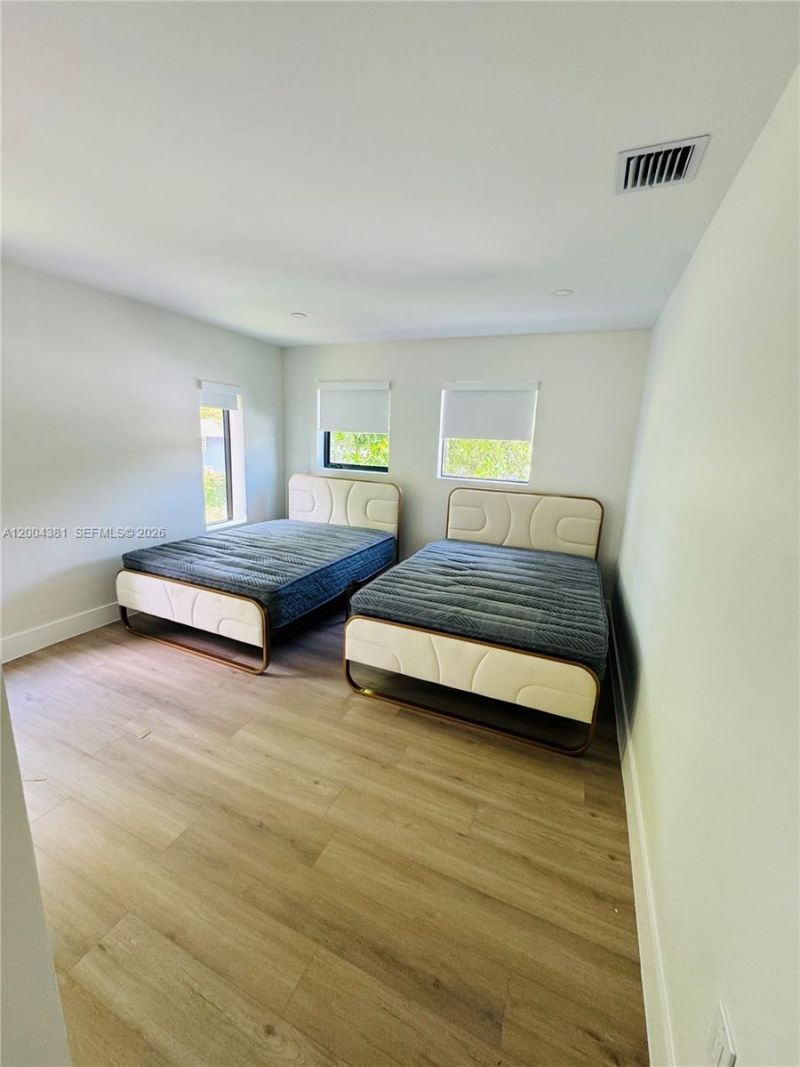 905 SW 13th Ct , Unit 905, Miami, FL 33135 Photo