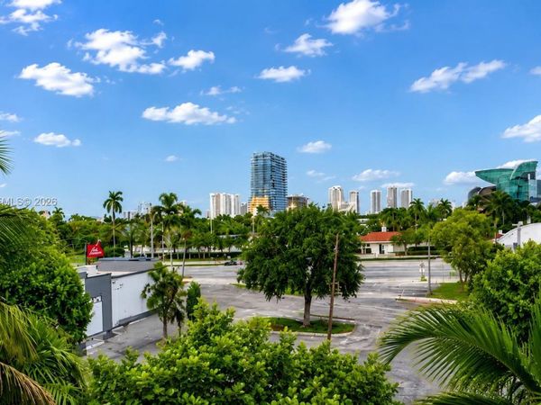 410 SE 2nd St, Unit 415, Hallandale Beach, FL 33009