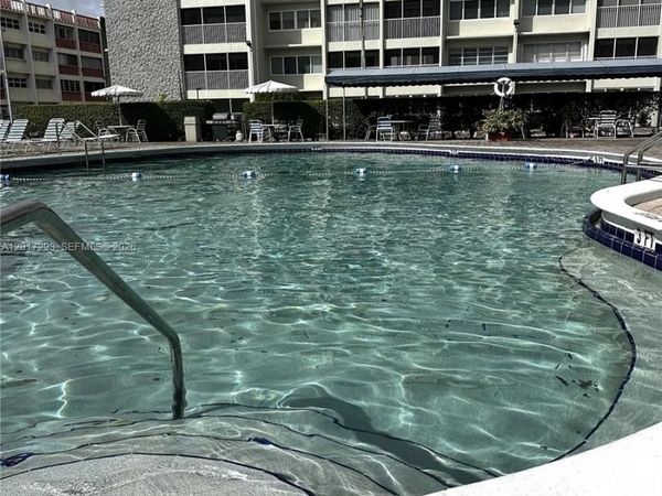 410 SE 2nd St , Unit 415, Hallandale Beach, FL 33009