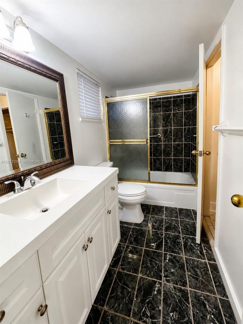410 SE 2nd St , Unit 415, Hallandale Beach, FL 33009 Photo