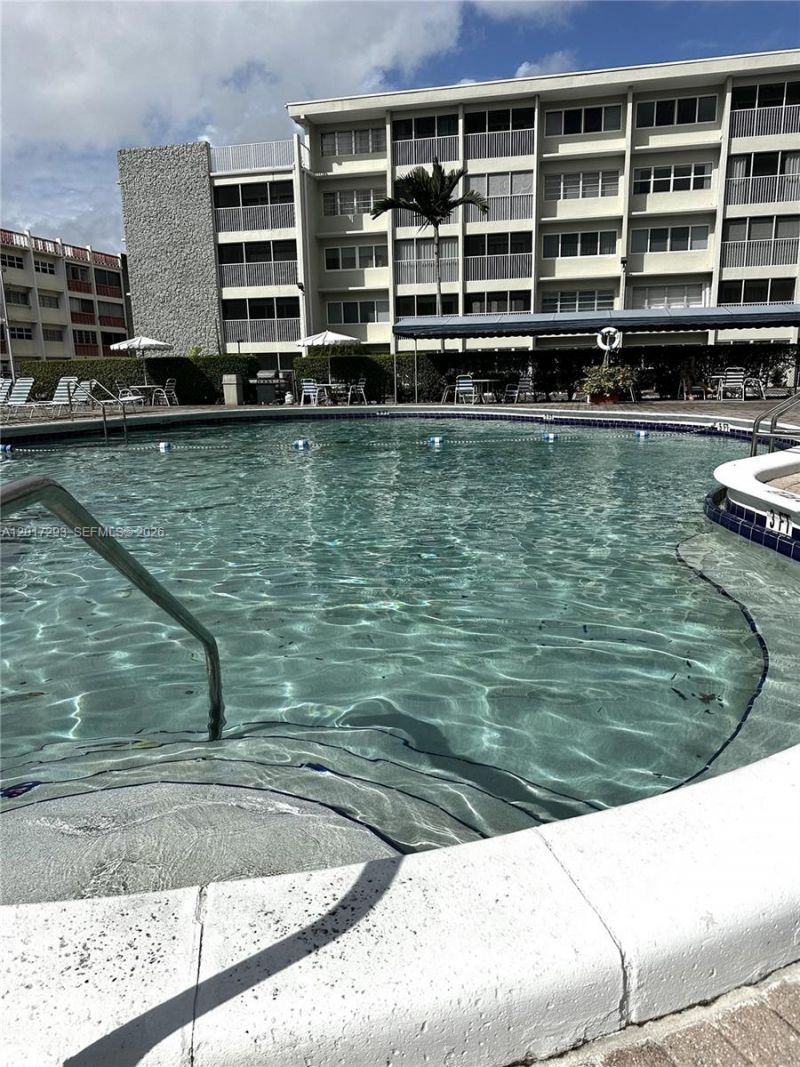 410 SE 2nd St, Unit 415, Hallandale Beach, FL 33009 Photo