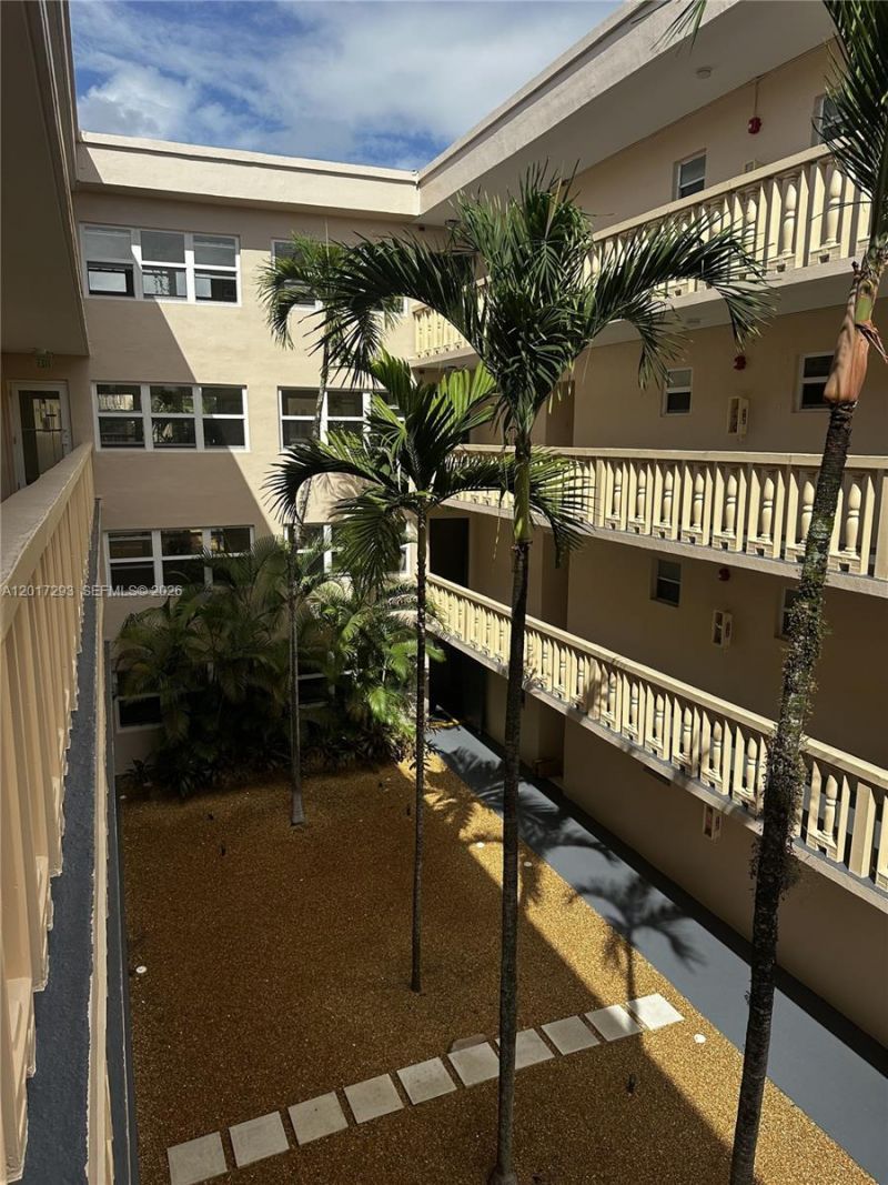 410 SE 2nd St, Unit 415, Hallandale Beach, FL 33009 Photo