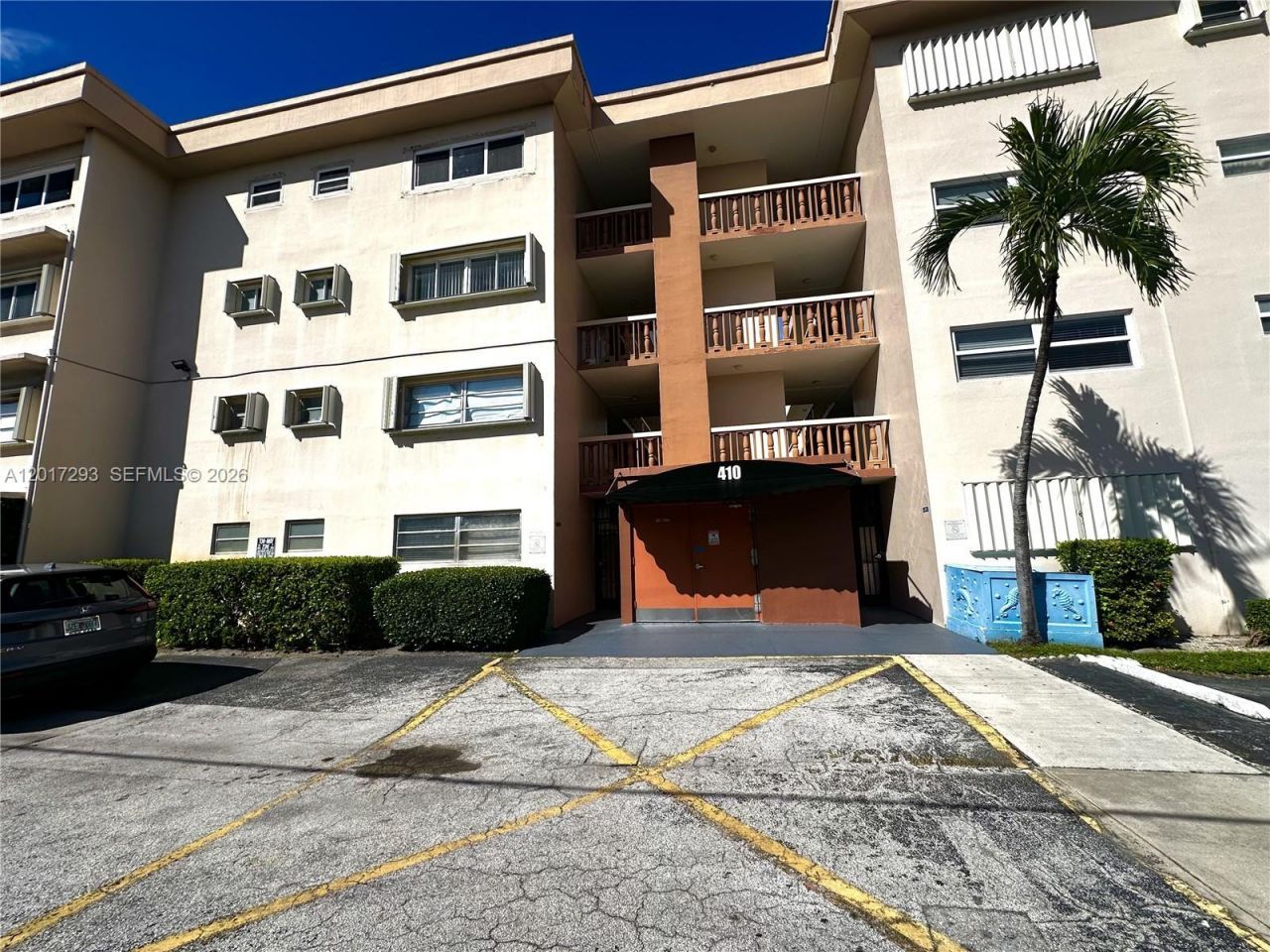 410 SE 2nd St, Unit 415, Hallandale Beach, FL 33009 Photo