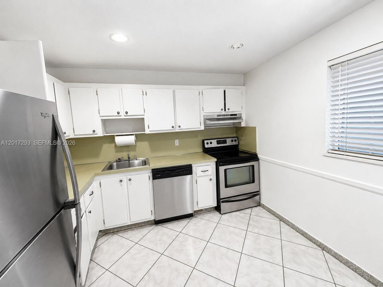 410 SE 2nd St, Unit 415, Hallandale Beach, FL 33009 Photo