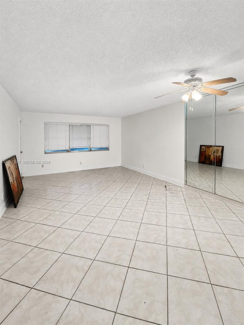 410 SE 2nd St , Unit 415, Hallandale Beach, FL 33009 Photo