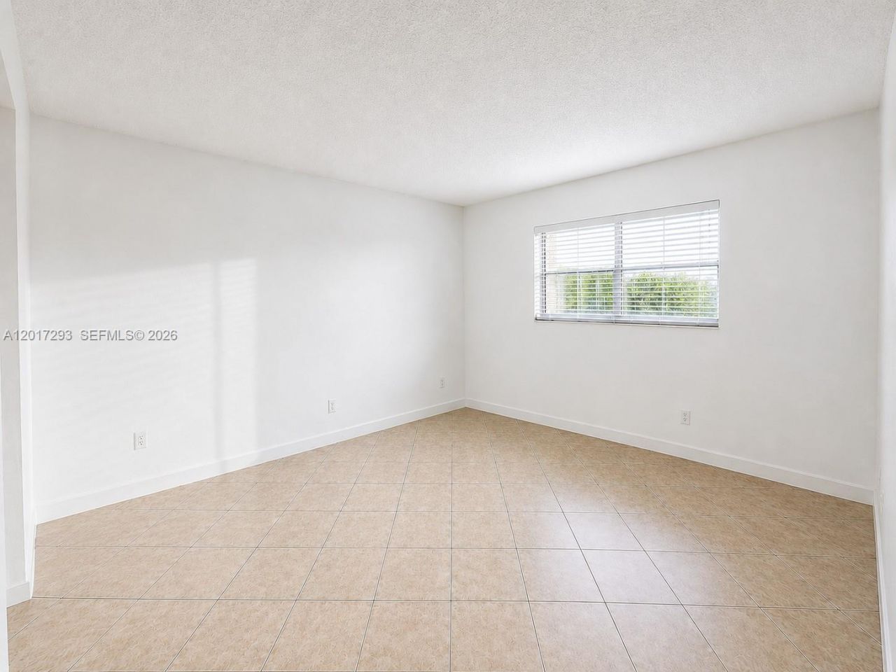 410 SE 2nd St, Unit 415, Hallandale Beach, FL 33009 Photo