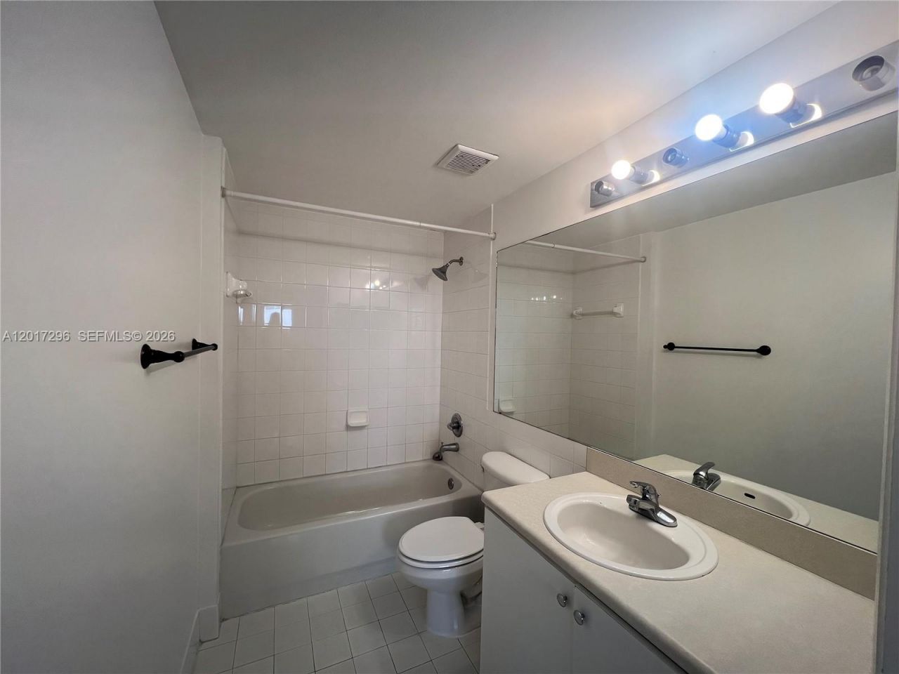 5091 NW 7th St , Unit 706, Miami, FL 33126 Photo