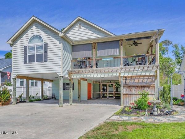 104 NE 8th Street, Oak Island, NC 28465