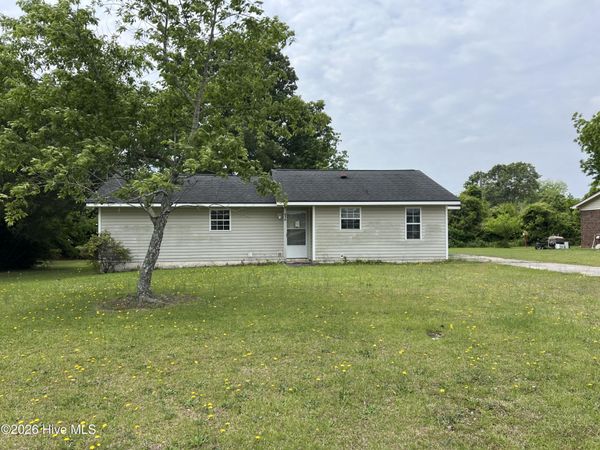 636 Hill Road Circle, Ayden, NC 28513