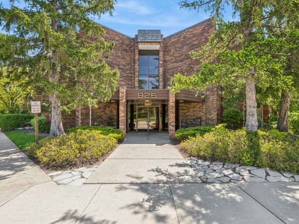 925 Spring Hill Drive , Unit 102, Northbrook, IL 60062