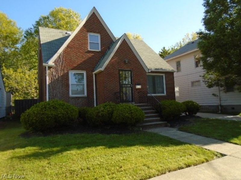 18909 Pawnee Avenue, Cleveland, OH 44119 Photo 1