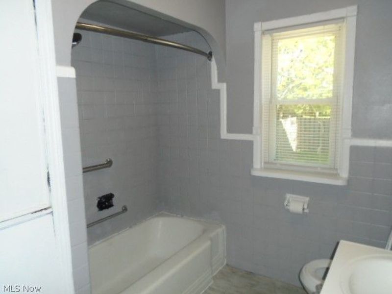 18909 Pawnee Avenue, Cleveland, OH 44119 Photo 18