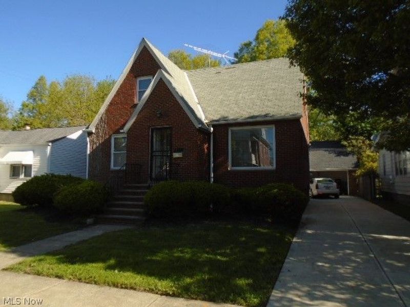 18909 Pawnee Avenue, Cleveland, OH 44119 Photo 2