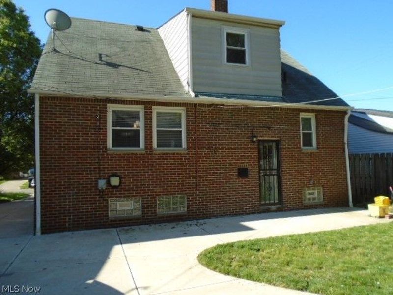 18909 Pawnee Avenue, Cleveland, OH 44119 Photo 4