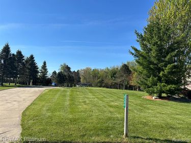 4299 Lake Farms Court , Fenton Twp, MI 48451
