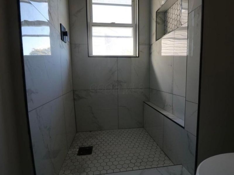 1074 E 15th Avenue, Columbus, OH 43211 Photo 2