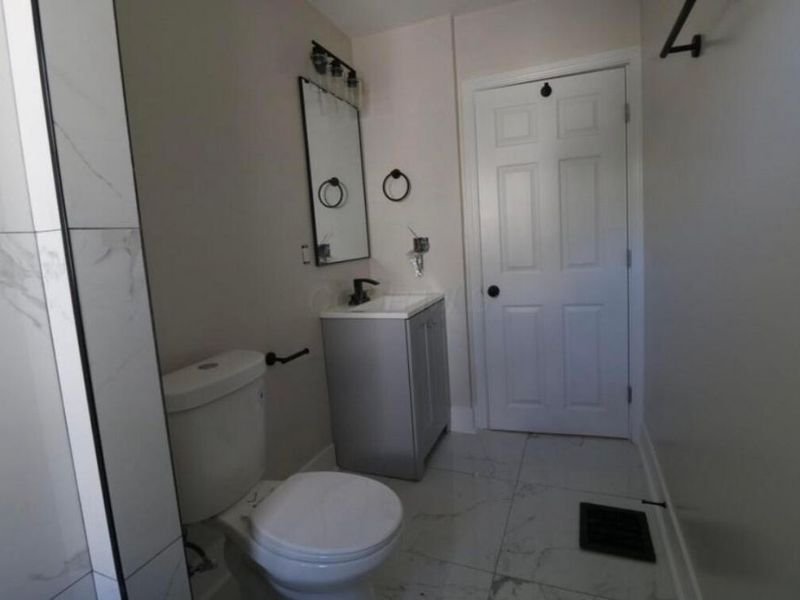 1074 E 15th Avenue, Columbus, OH 43211 Photo 3