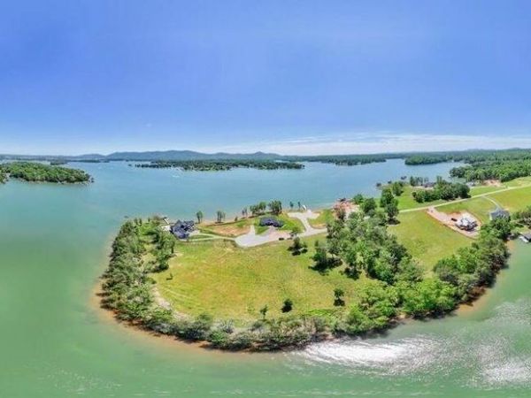 389 Hyannis, Union Hall, VA 24176