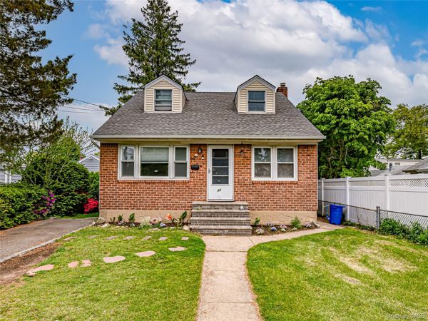 31 Locust Street , Westbury, NY 11590