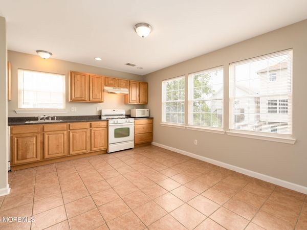 41 Seabreeze Way, Keansburg, NJ 07734