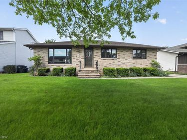4746 Elizabeth Lane, Brooklyn, OH 44144