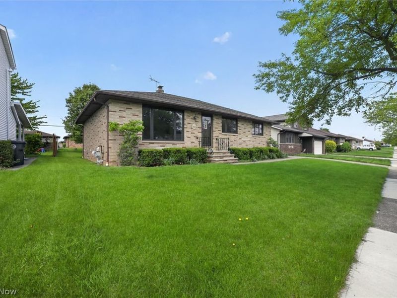 4746 Elizabeth Lane, Brooklyn, OH 44144 Photo 2