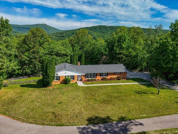 8029 Hilltop DR, Roanoke, VA 24018
