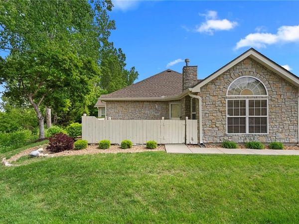 6024 NE KENSINGTON Court, Lee's Summit, MO 64064