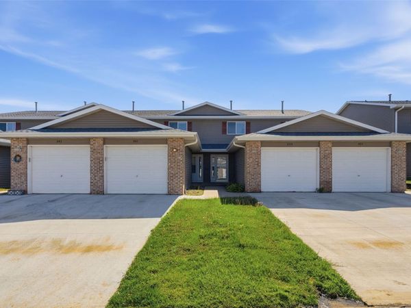 939 Grand Ave Court, Marion, IA 52302
