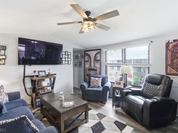 195 W Main St, Chester, NJ 07930