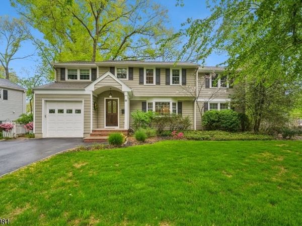 65 Coddington Dr, New Providence, NJ 07974