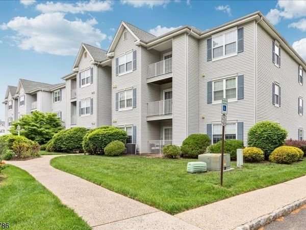 210 Stratford Pl, Bridgewater, NJ 08805