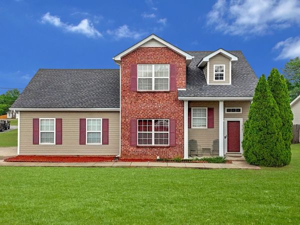 2101 Montgomery Ln, La Vergne, TN 37086