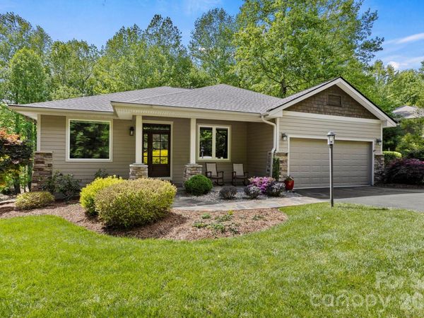 547 Pinnacle Peak Lane , Flat Rock, NC 28731