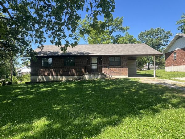 505 N Grand Street , Willow Springs, MO 65793