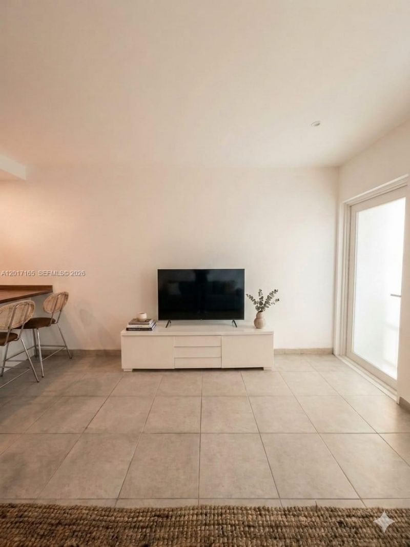 926 Michigan Ave , Unit 4, Miami Beach, FL 33139 Photo