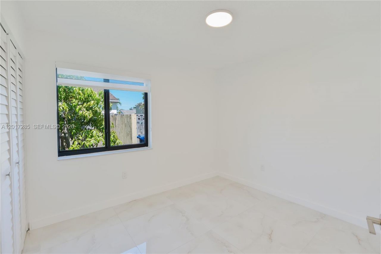 8340 NW 193rd Ln, Hialeah, FL 33015 Photo