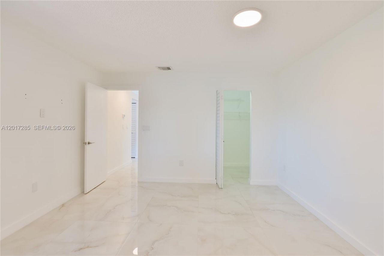 8340 NW 193rd Ln, Hialeah, FL 33015 Photo