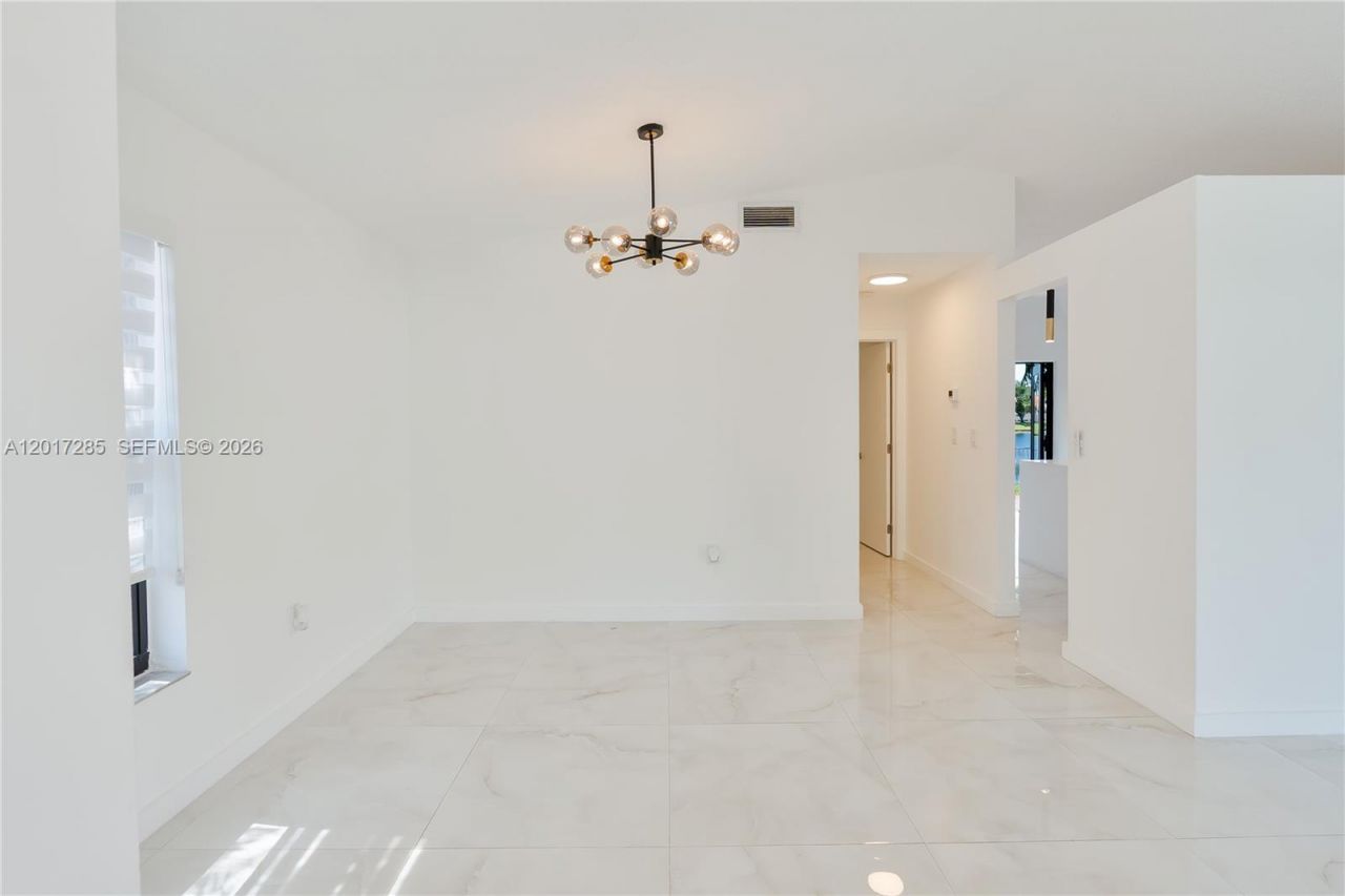 8340 NW 193rd Ln, Hialeah, FL 33015 Photo