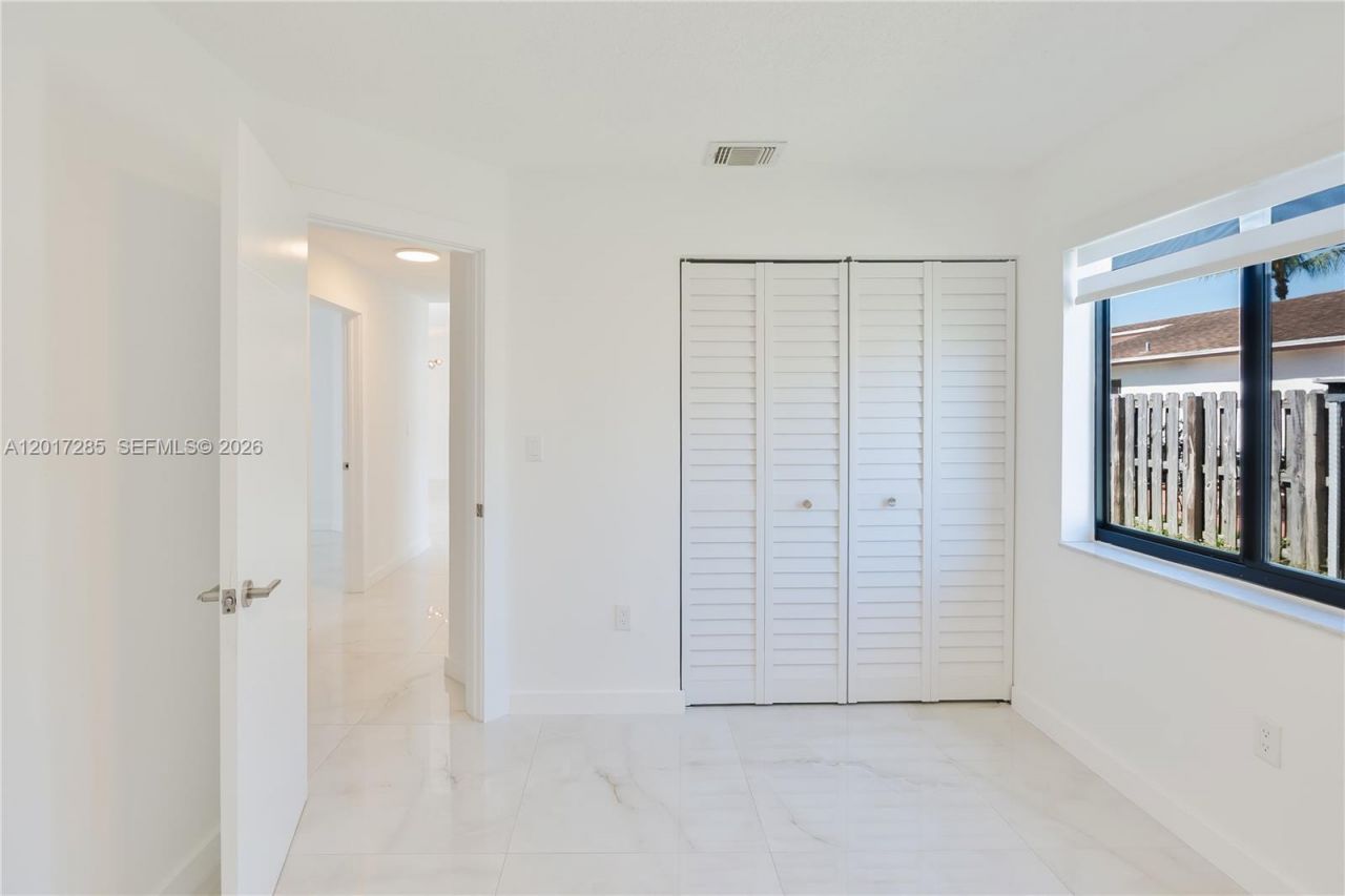 8340 NW 193rd Ln, Hialeah, FL 33015 Photo