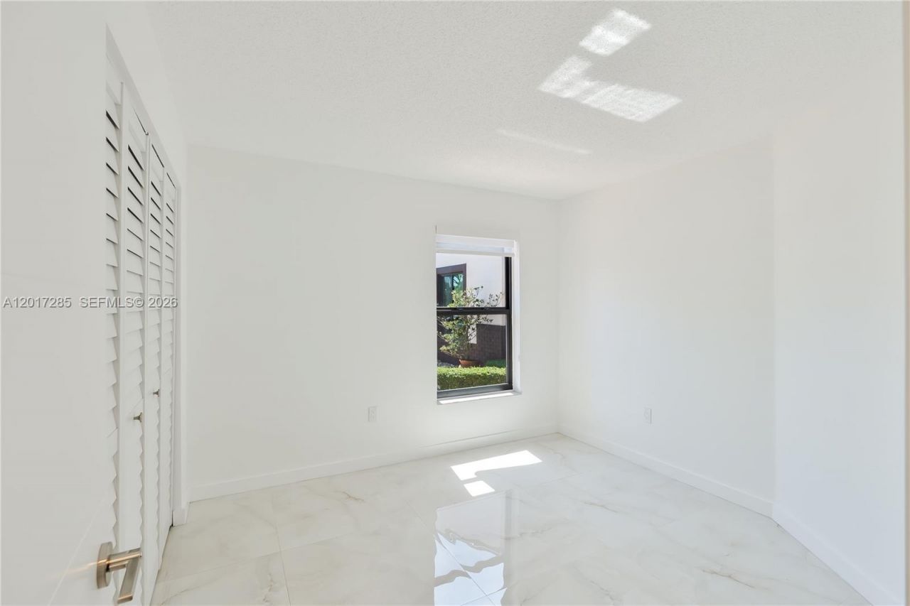 8340 NW 193rd Ln, Hialeah, FL 33015 Photo