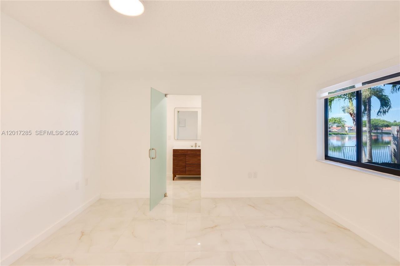 8340 NW 193rd Ln, Hialeah, FL 33015 Photo