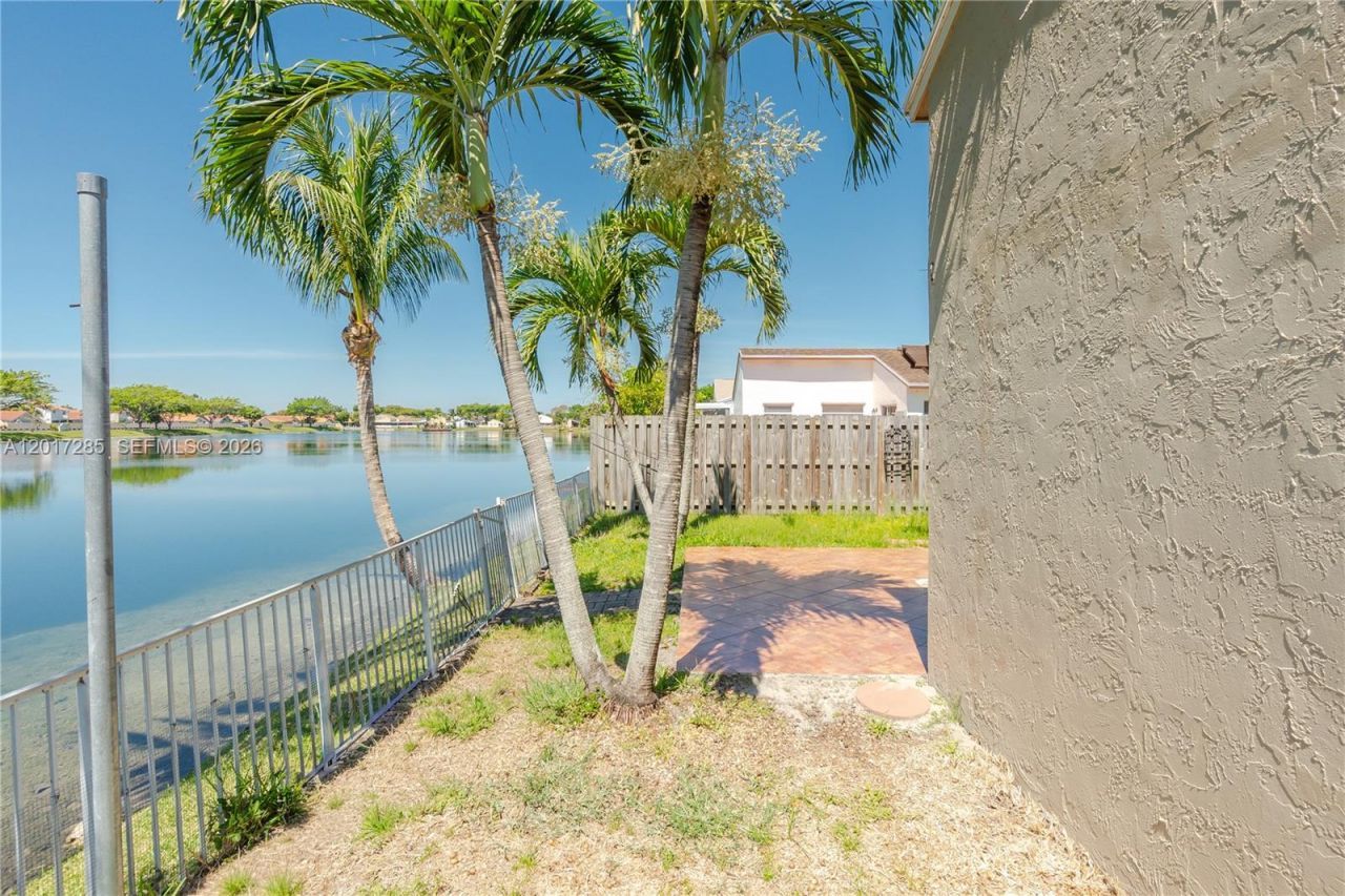 8340 NW 193rd Ln, Hialeah, FL 33015 Photo