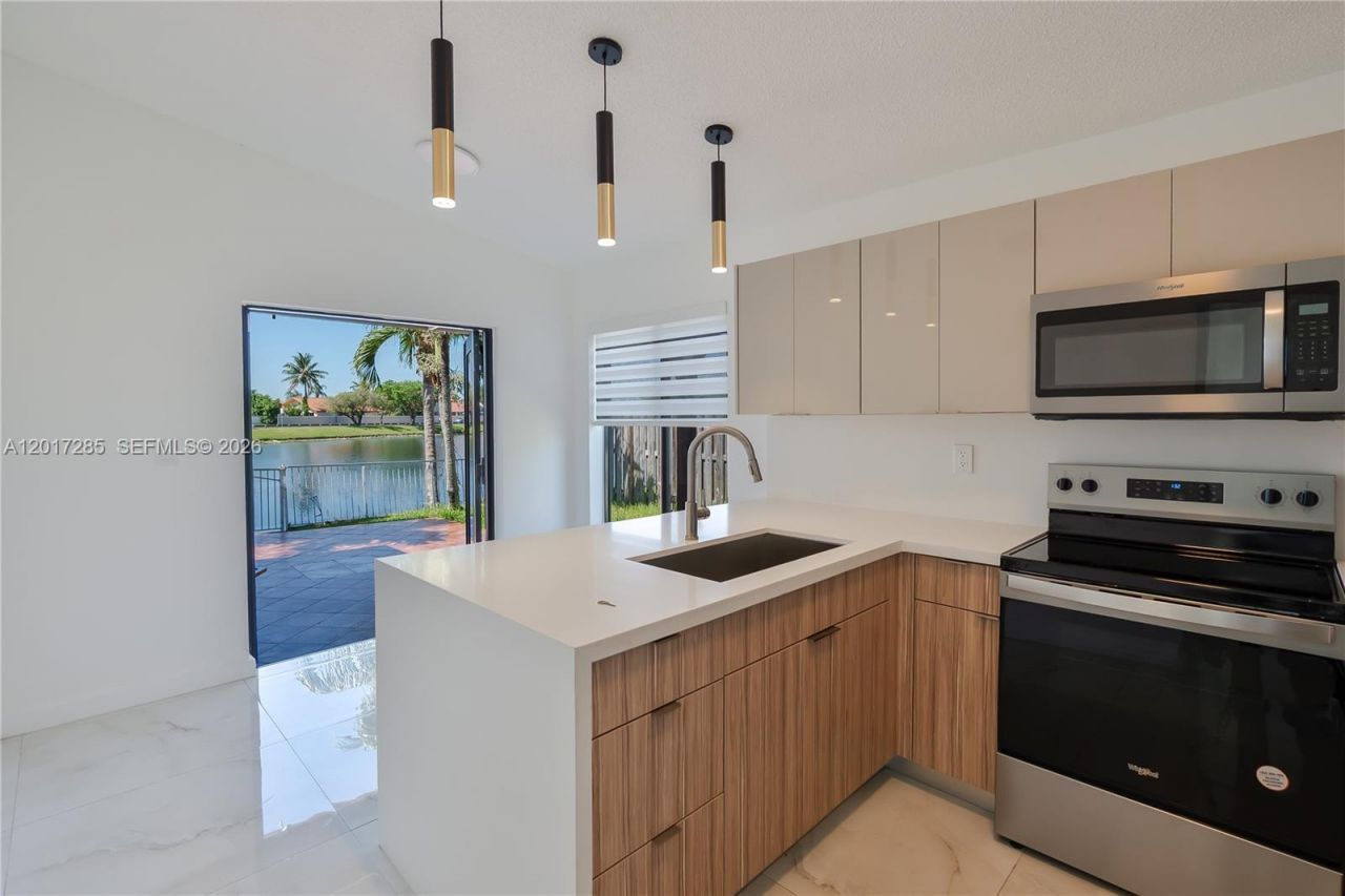 8340 NW 193rd Ln, Hialeah, FL 33015 Photo