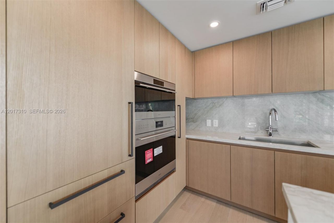 1177 Kane Concourse, Unit 204, Bay Harbor Islands, FL 33154 Photo