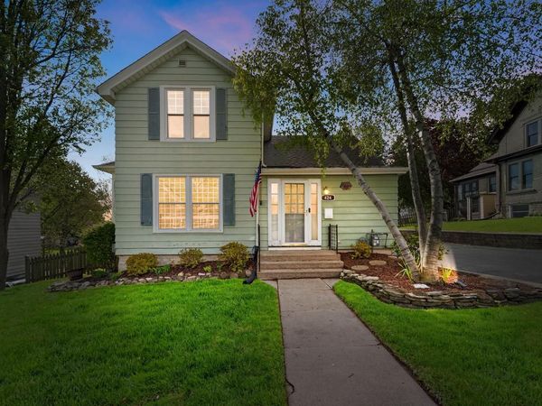 424 James STREET, Burlington, WI 53105