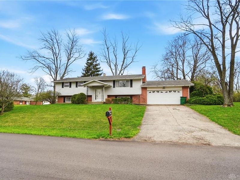 2761 La Cresta Drive, Beavercreek, OH 45431 Photo 2